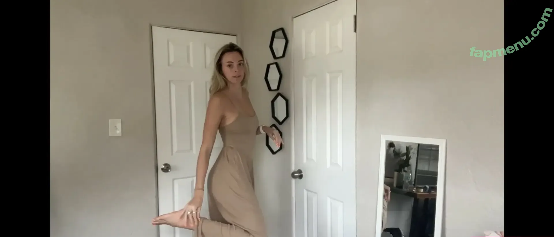 Beez ASMR nude photo #0071 (beezasmr)