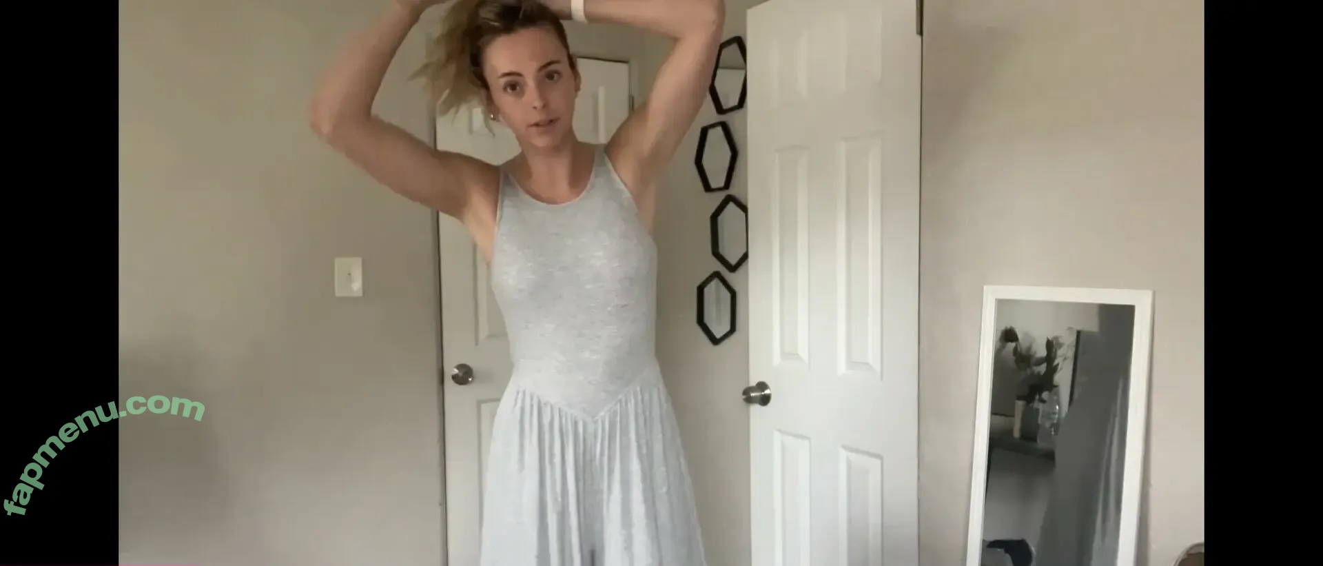 Beez ASMR nude photo #0076 (beezasmr)
