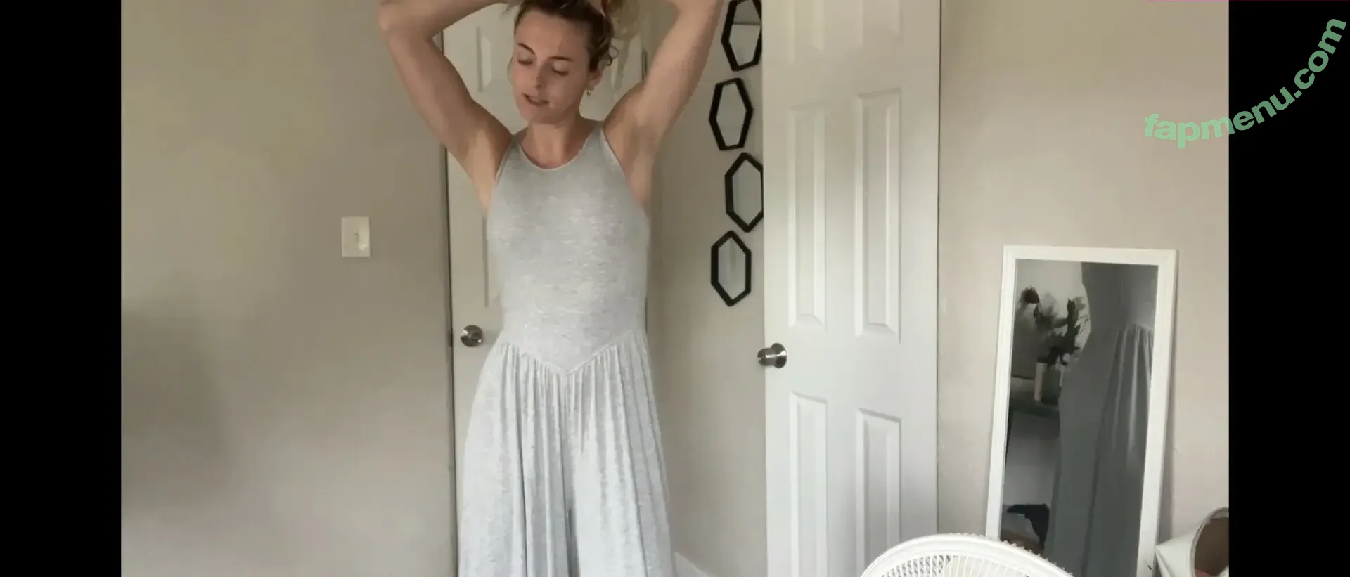 Beez ASMR nude photo #0077 (beezasmr)