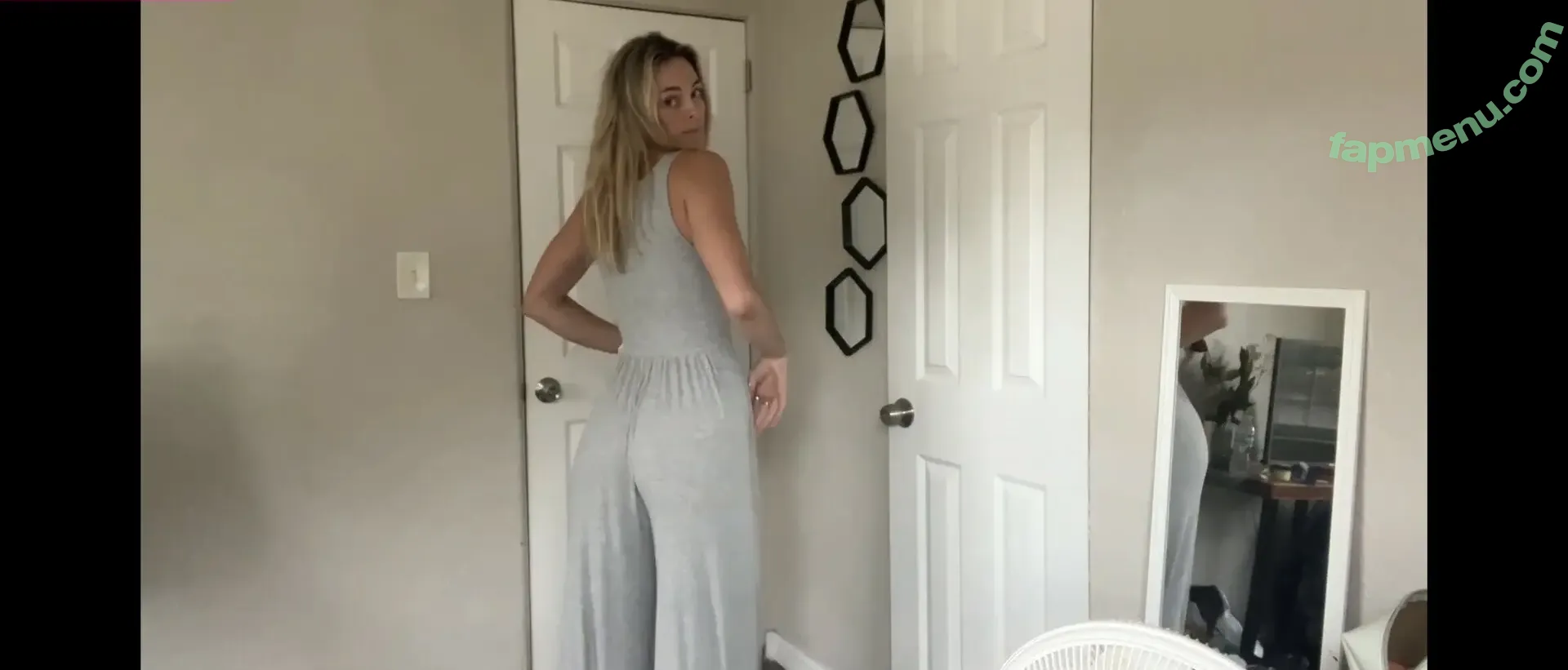 Beez ASMR nude photo #0079 (beezasmr)