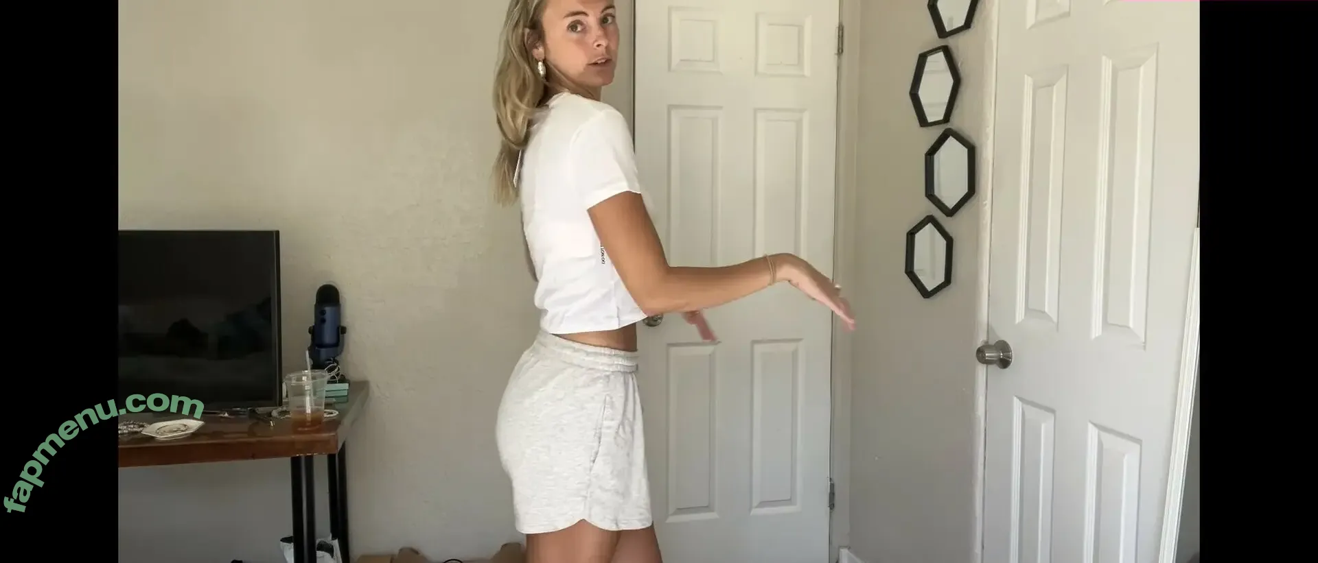 Beez ASMR nude photo #0124 (beezasmr)