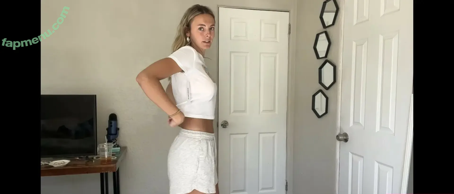 Beez ASMR nude photo #0125 (beezasmr)