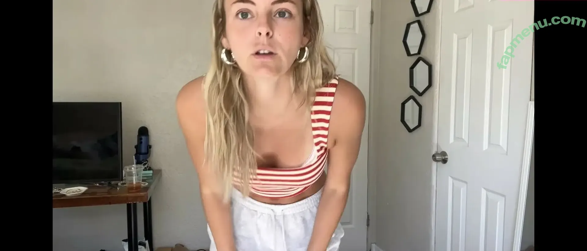 Beez ASMR nude photo #0127 (beezasmr)