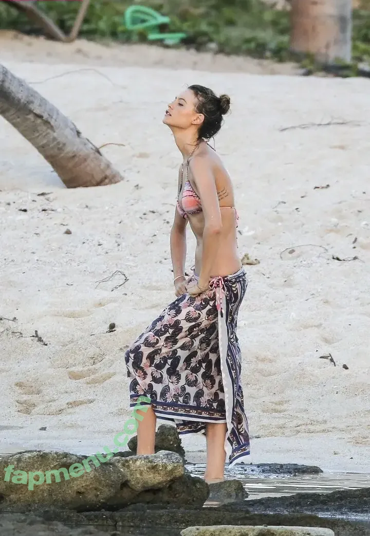 Behati Prinsloo nude photo #0061 (behatiprinsloo)