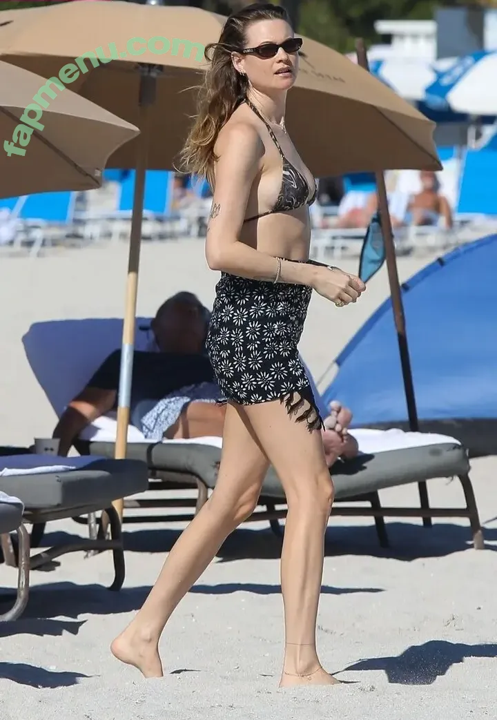 Behati Prinsloo nude photo #0183 (behatiprinsloo)