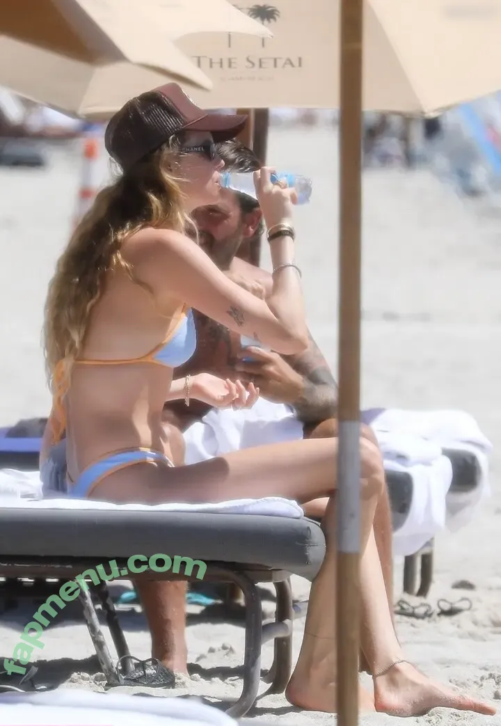 Behati Prinsloo nude photo #0214 (behatiprinsloo)