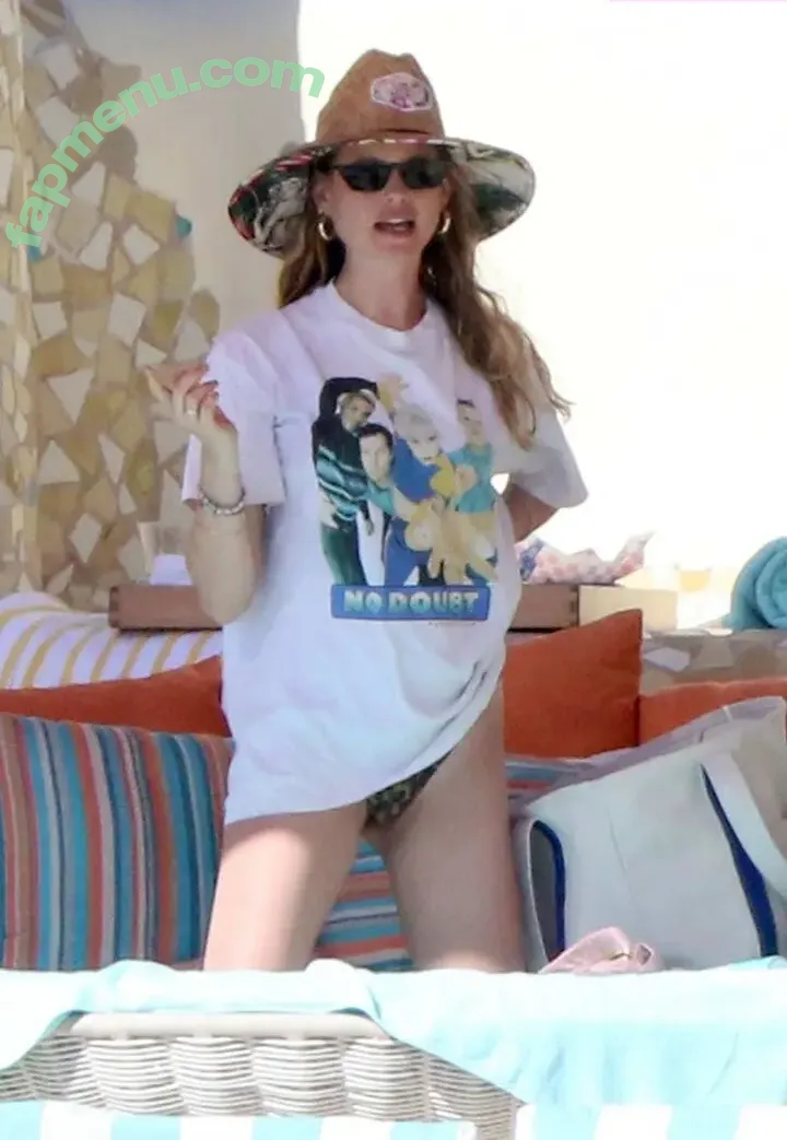 Behati Prinsloo nude photo #0322 (behatiprinsloo)