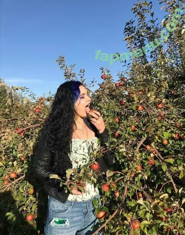 BekahL97 nude photo #0015 (BekahL97)