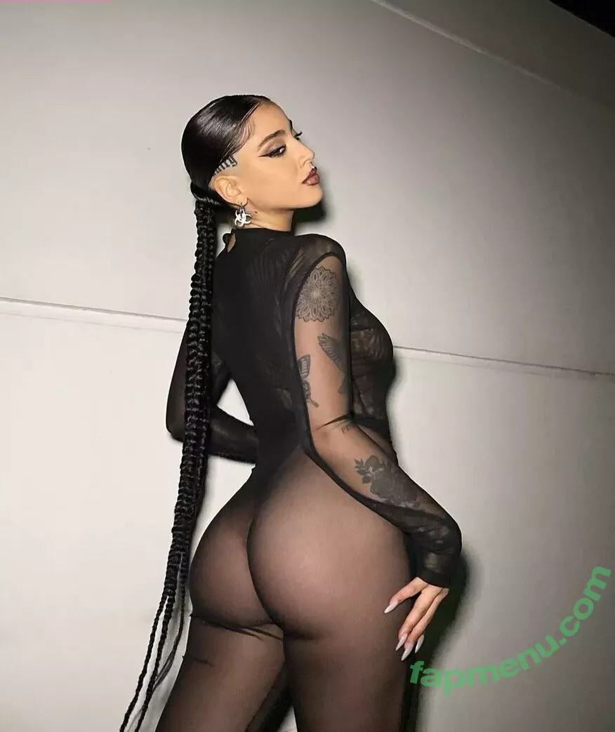 Belenegri nude photo #0097 (La Chilena / Lachilenabelu)