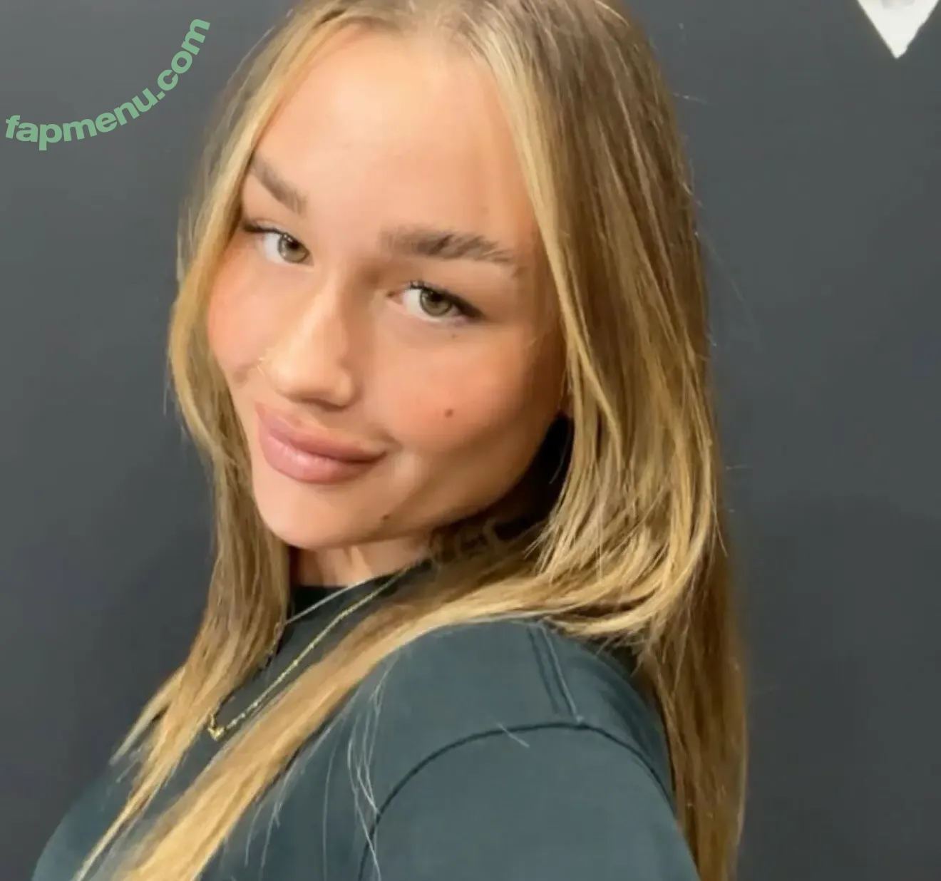 Bella Groves nude photo #0001 (bellagroves / bellagroves_)