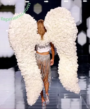 Bella Hadid / bellahadid nude photo #0100