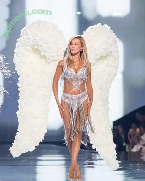 Bella Hadid / bellahadid nude photo #0101