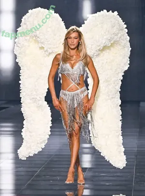 Bella Hadid / bellahadid nude photo #0104