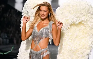 Bella Hadid / bellahadid nude photo #0106