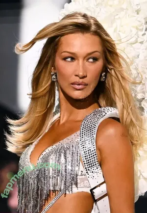 Bella Hadid / bellahadid nude photo #0108