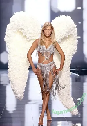 Bella Hadid / bellahadid nude photo #0120