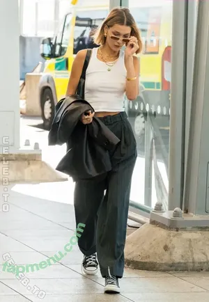 Bella Hadid / OfficialBellaHadid / bellahadid nude photo #0216