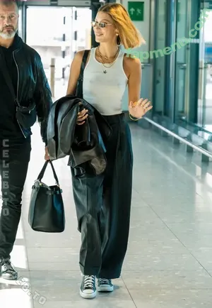 Bella Hadid / OfficialBellaHadid / bellahadid nude photo #0233