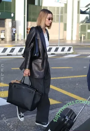 Bella Hadid / OfficialBellaHadid / bellahadid nude photo #0236