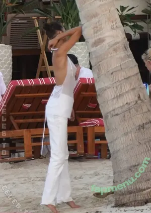 Bella Hadid / OfficialBellaHadid / bellahadid nude photo #0249