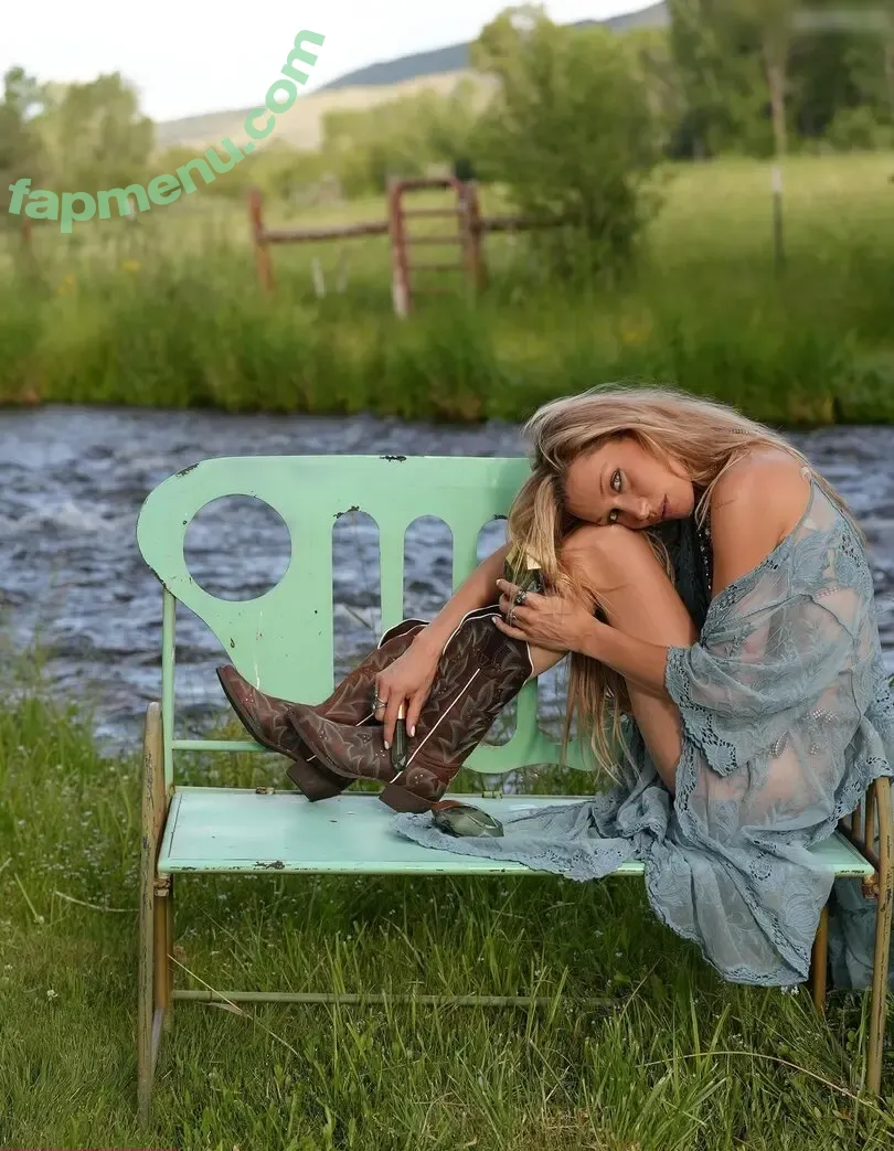 Bella Hadid nude photo #0016 (bellahadid)