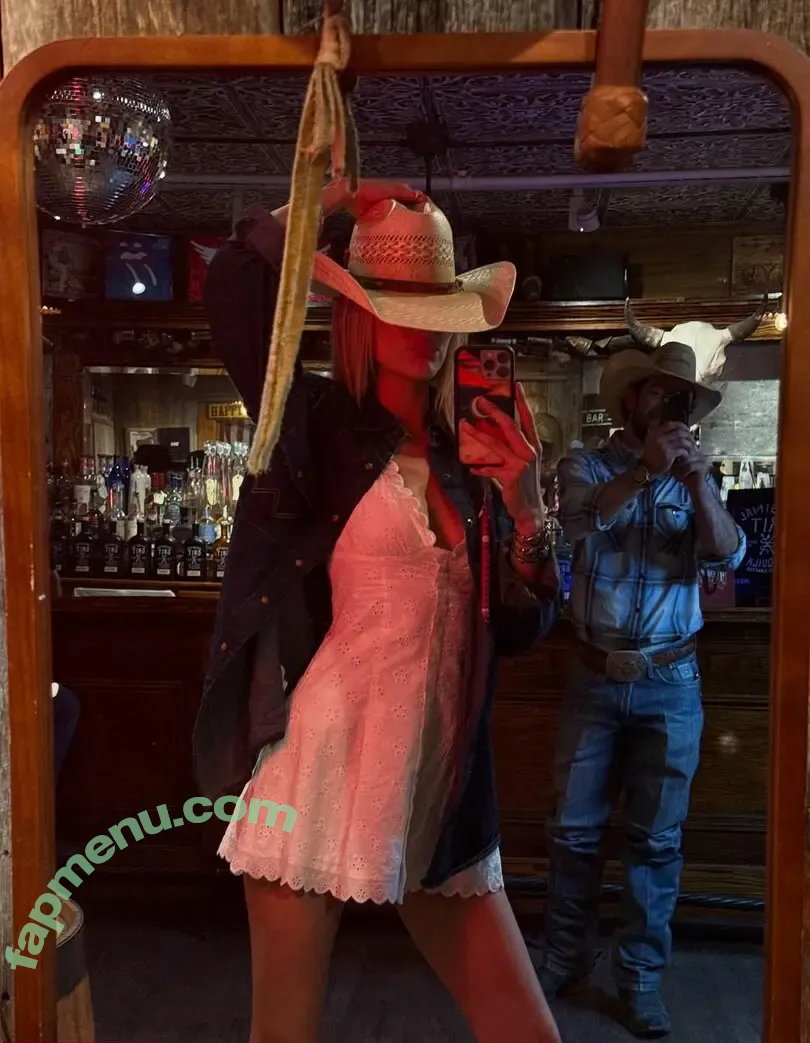 Bella Hadid nude photo #0040 (bellahadid)