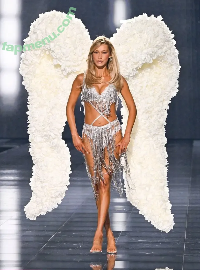 Bella Hadid nude photo #0104 (bellahadid)