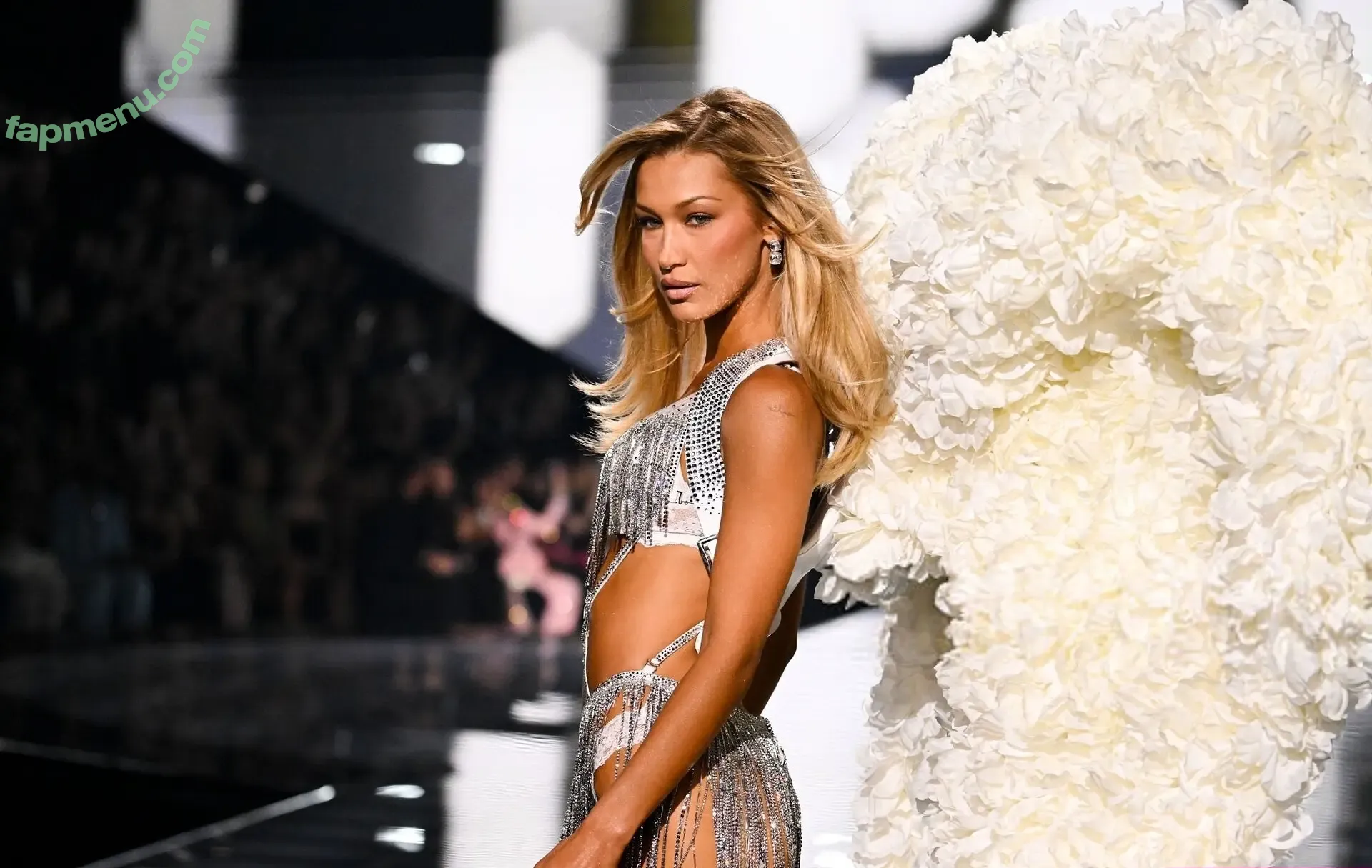 Bella Hadid nude photo #0110 (bellahadid)