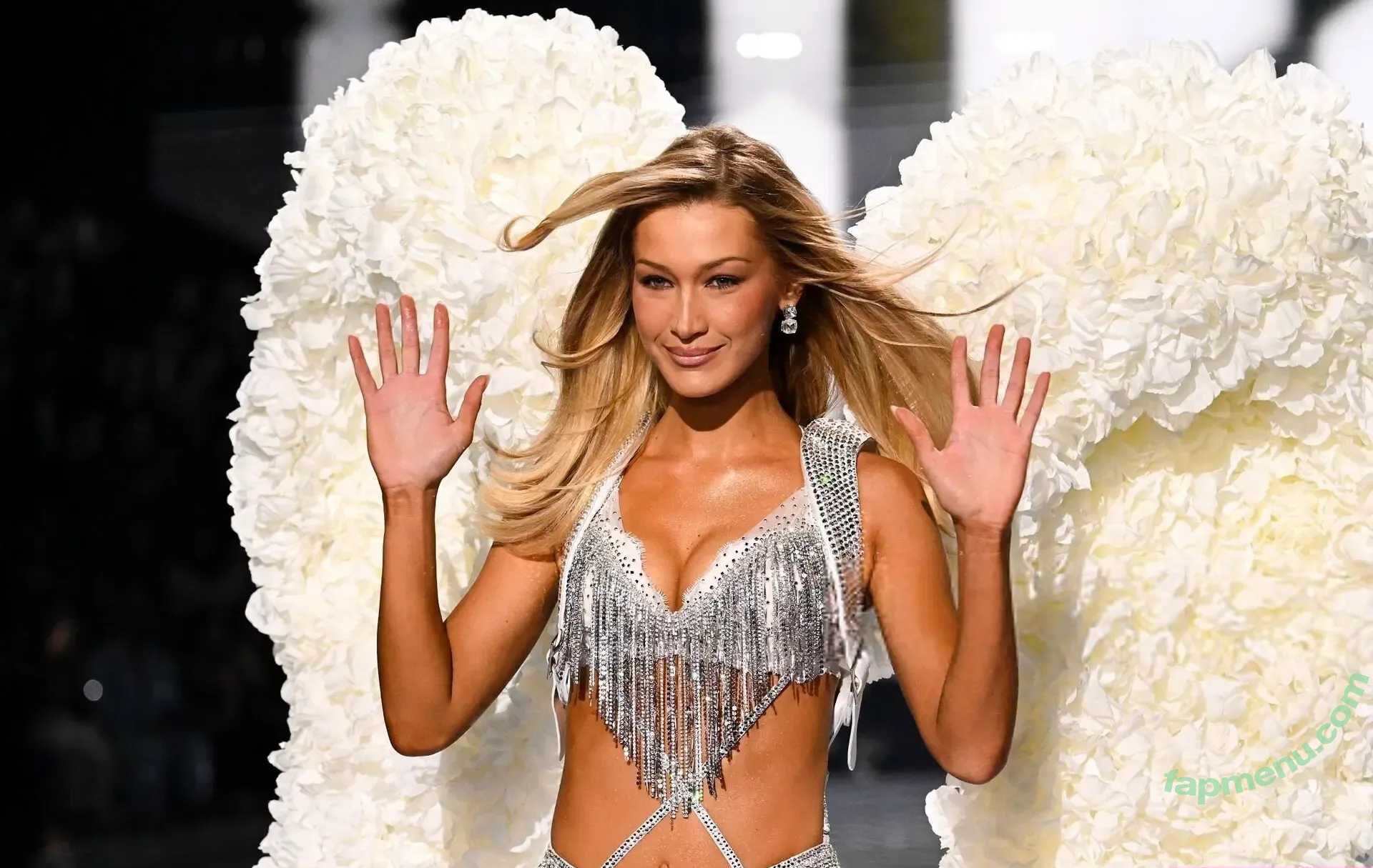 Bella Hadid nude photo #0112 (bellahadid)