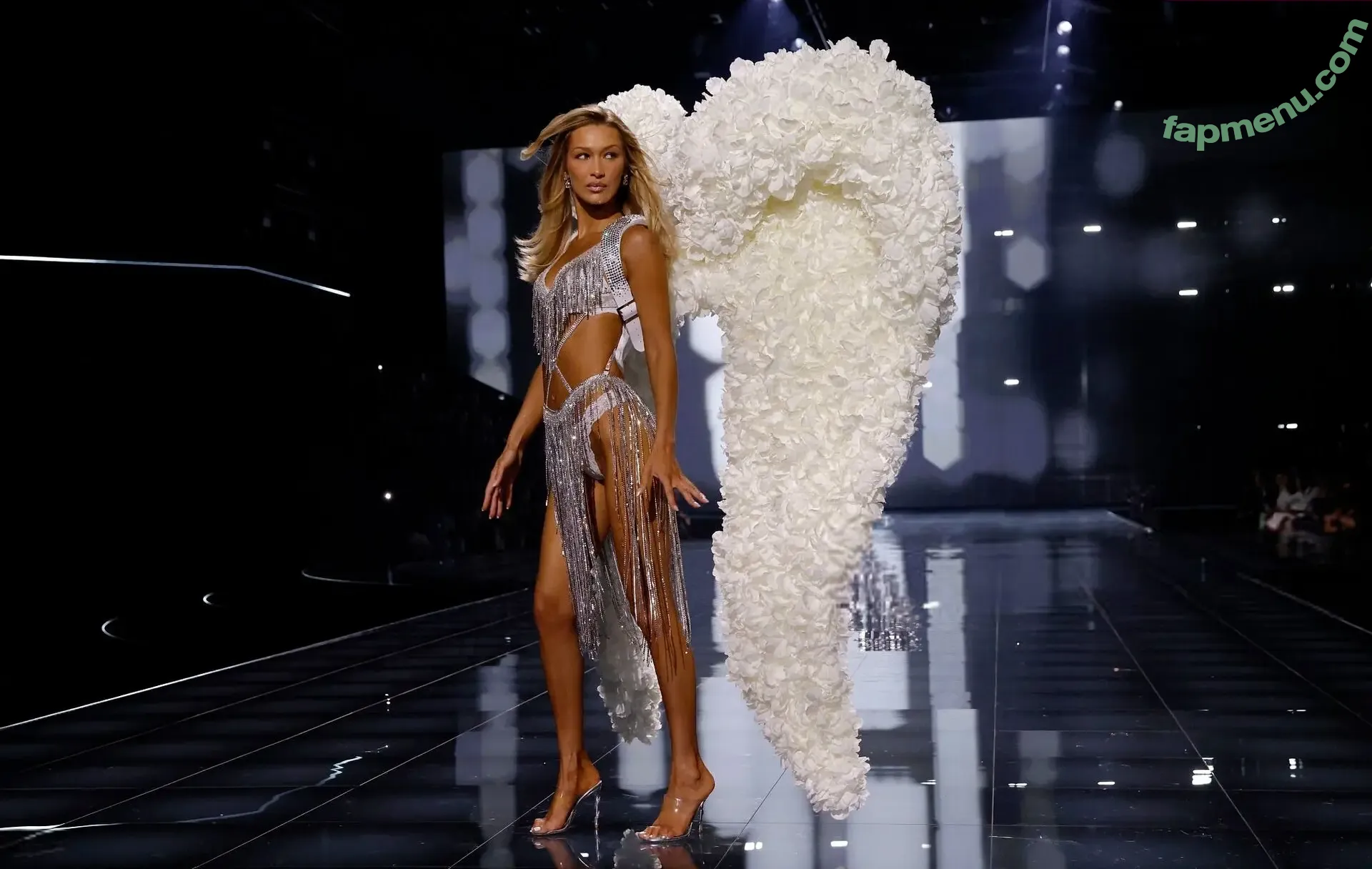 Bella Hadid nude photo #0128 (bellahadid)