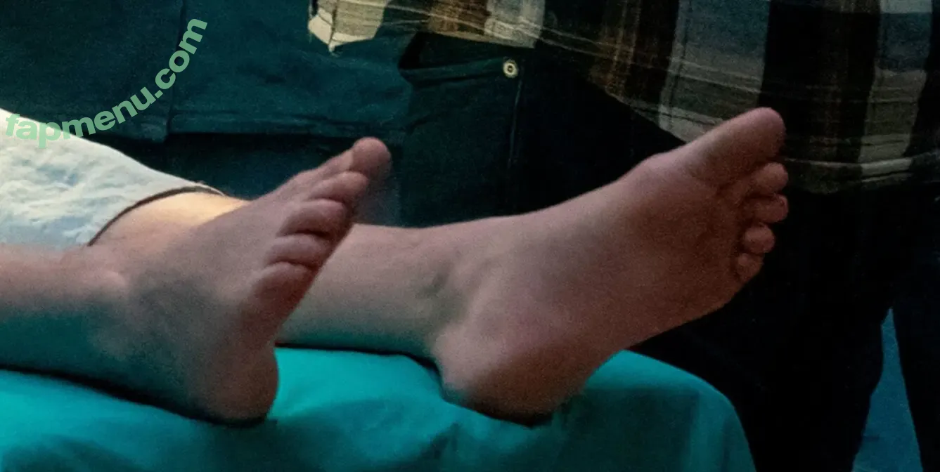 Bella Ramsey nude photo #0049 (BellaRamsey)