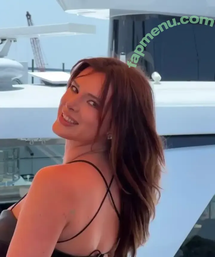 Bella Thorne nude photo #4327 (bellathorne)