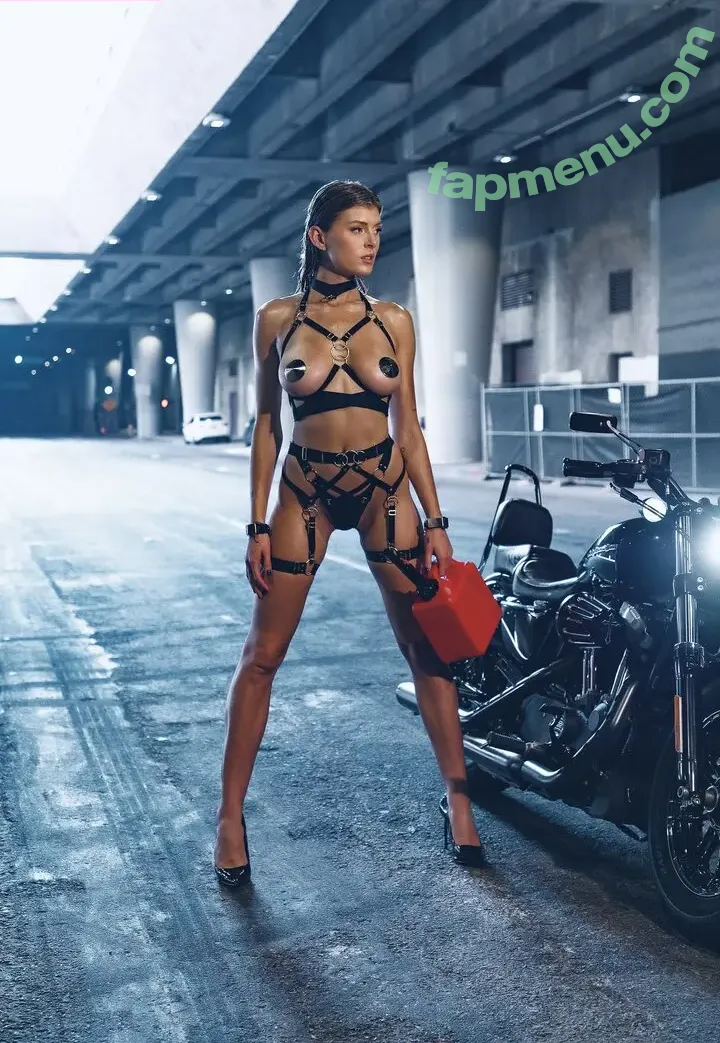 Bella White nude photo #0030 (bbellaawhite)