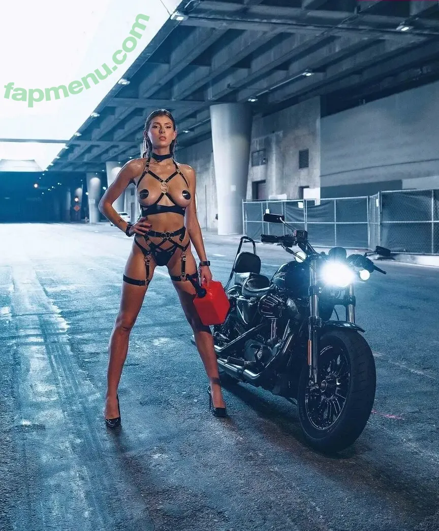 Bella White nude photo #0036 (bbellaawhite)