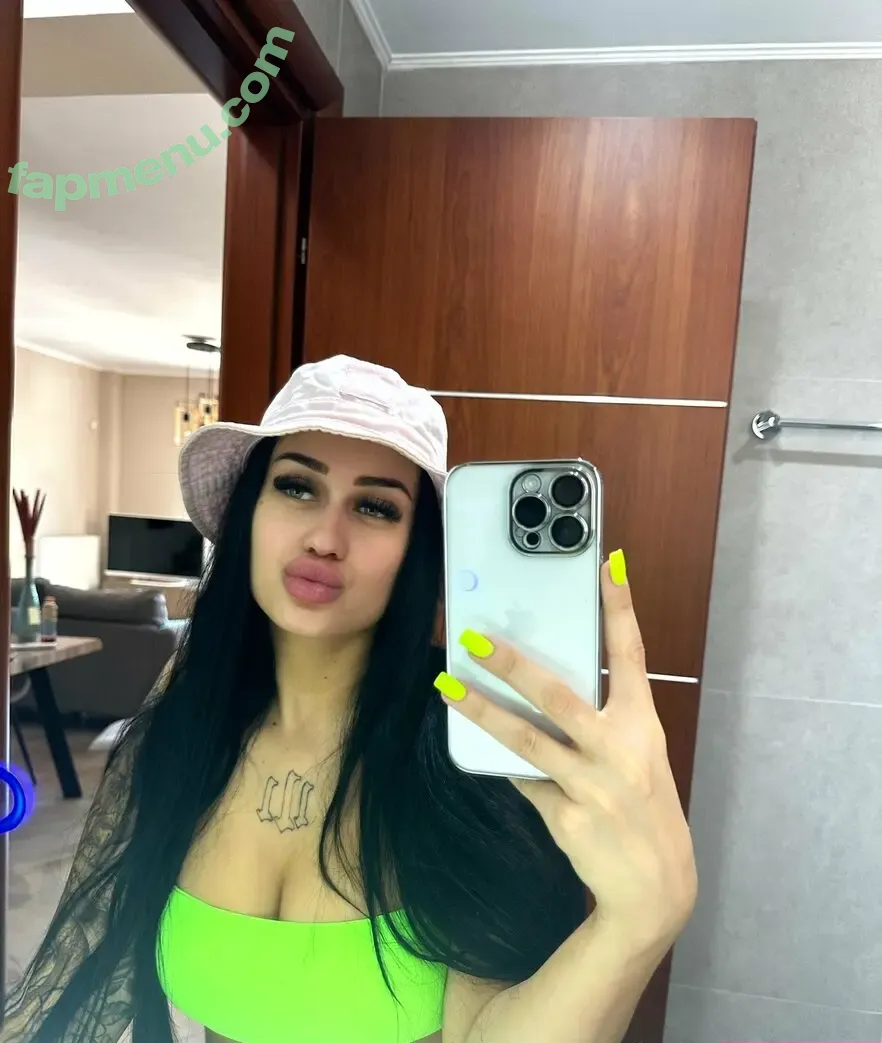 bellaauroraaaa nude photo #0010 (bellaaauroraaa)