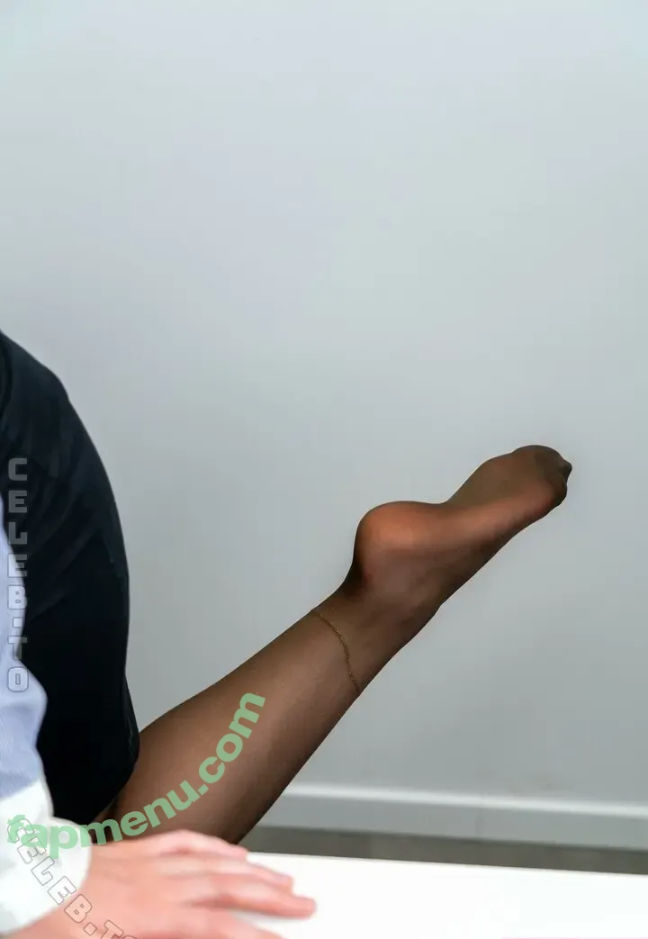 BellaBanane nude photo #0083 (bella__banane / bellas_paws)