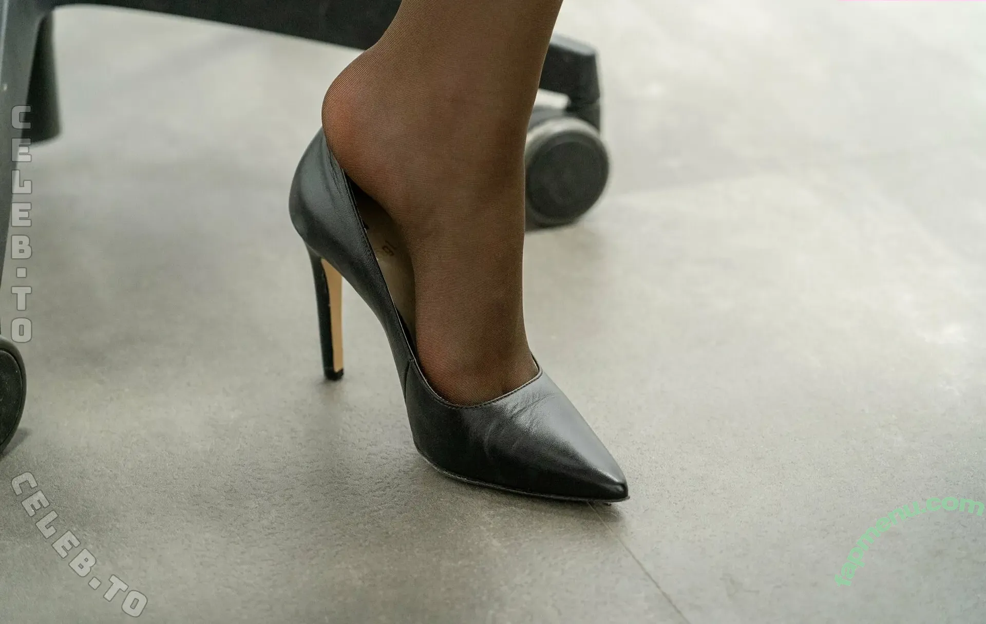 BellaBanane nude photo #0088 (bella__banane / bellas_paws)