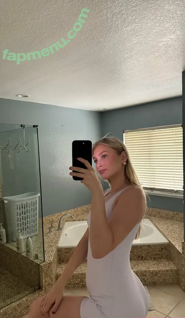 bellabaxterr nude photo #0008 (bellabaxterr_)