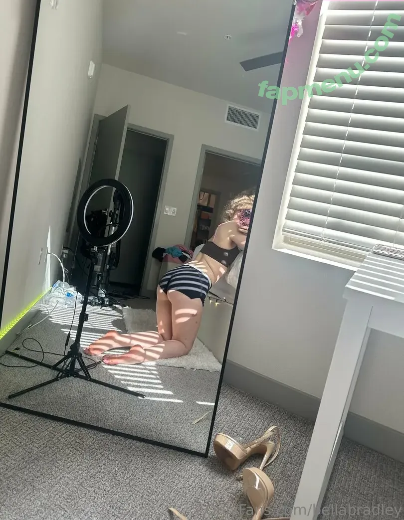 bellabradley nude photo #0001 (bellabradleymusic)