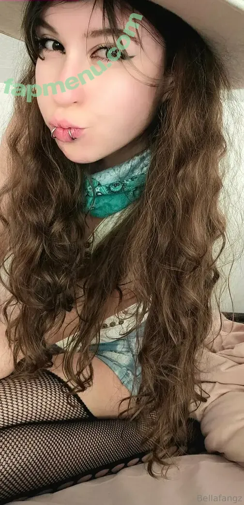 bellafangz nude photo #0163 (ahegaofangz)