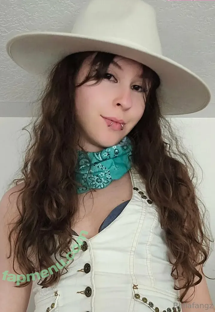 bellafangz nude photo #0170 (ahegaofangz)