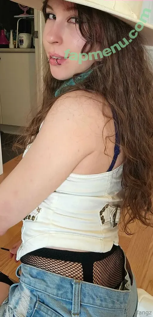 bellafangz nude photo #0171 (ahegaofangz)