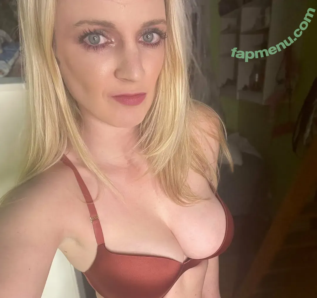 bellahasmorefun nude photo #0016 (bellahasmorefun)