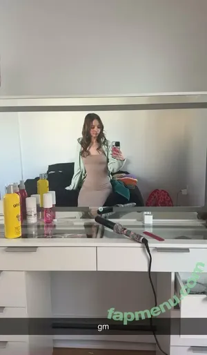 bellalovess / izzyybellaa nude photo #0007