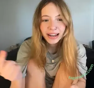 bellalovess / izzyybellaa nude photo #0019