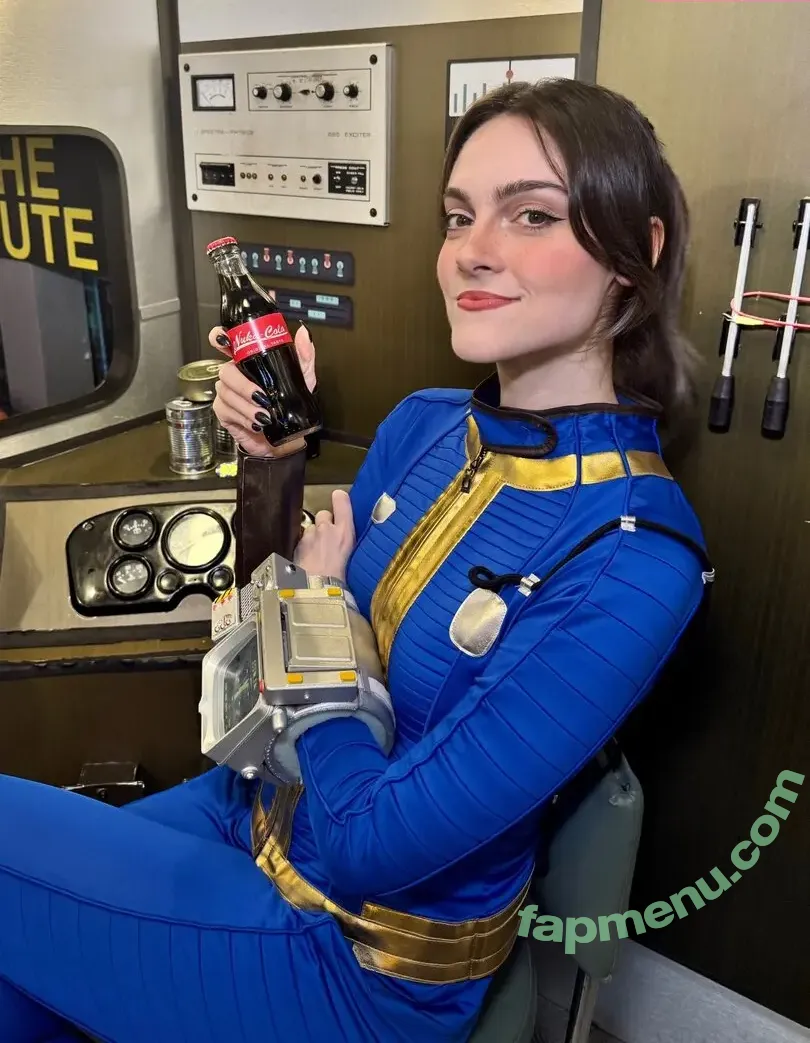 Belle Hendges nude photo #0016 (bellehendges)