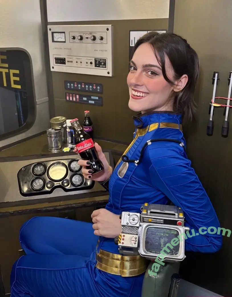 Belle Hendges nude photo #0018 (bellehendges)