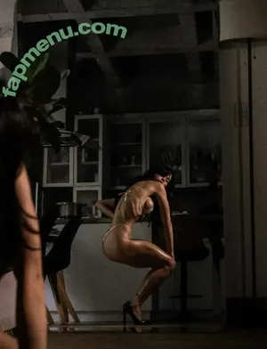 BelleDeJour / yogifitbee nude photo #0017