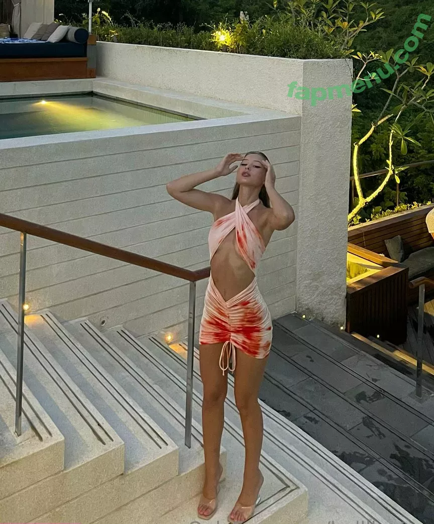 bellllaatop nude photo #0041 (bellagraceweems)
