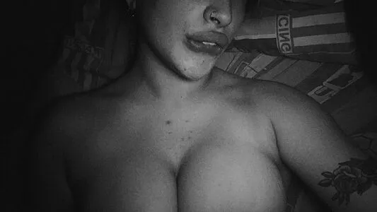 belonly / belmakesmusic nude photo #0040